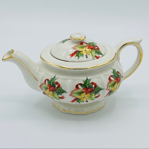 Windsor || "Mini" Teapot with Holiday Holly - Picture 5 of 11